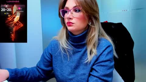 Snapshot of evelyne_rose chatting on February 2025 06:07:02 AM evelyne_rose online show from February 2025 06:07:02 AM