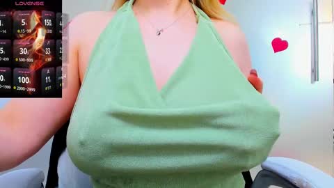 Snapshot of evelyne_rose chatting on February 2025 09:21:01 AM evelyne_rose online show from February 2025 09:21:01 AM