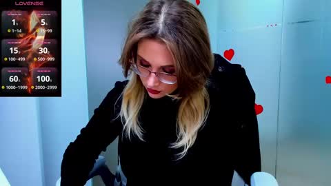 Snapshot of evelyne_rose chatting on February 2025 06:21:02 AM evelyne_rose online show from February 2025 06:21:02 AM