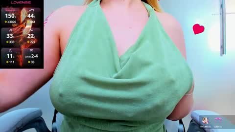 Snapshot of evelyne_rose chatting on March 2025 09:18:01 AM evelyne_rose online show from March 2025 09:18:01 AM