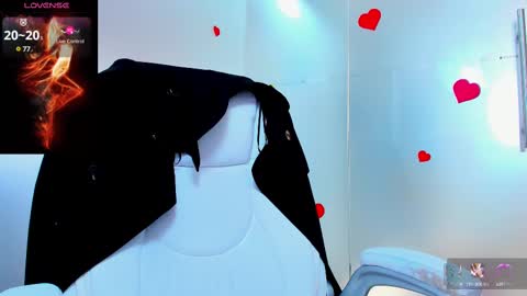 Snapshot of evelyne_rose chatting on March 2025 09:10:02 AM evelyne_rose online show from March 2025 09:10:02 AM