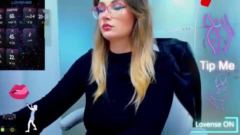 Snapshot of evelyne_rose chatting on September 2025 05:09:02 AM evelyne_rose online show from September 2025 05:09:02 AM