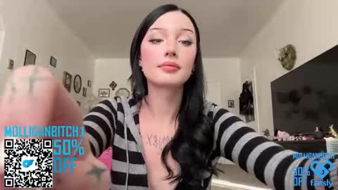 Evelyn online show from December 2025 10:05:02 PM