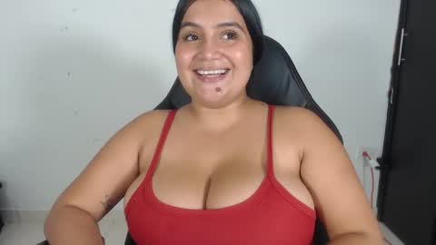 Snapshot of evemilk chatting on February 2025 11:02:02 PM evelin 3 online show from February 2025 11:02:02 PM