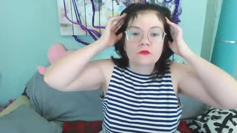 Snapshot of everly_rays chatting on December 2024 03:02:02 AM Everly online show from December 2024 03:02:02 AM