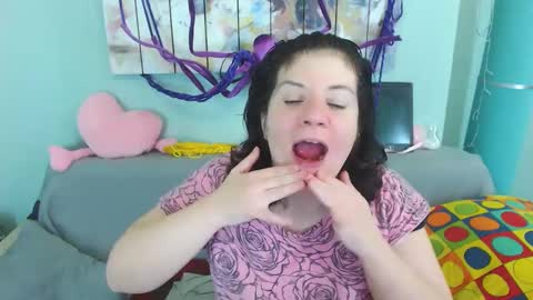 Snapshot of everly_rays chatting on December 2024 05:08:01 PM Everly online show from December 2024 05:08:01 PM