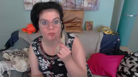 Snapshot of everly_rays chatting on November 2025 04:40:02 PM Everly online show from November 2025 04:40:02 PM