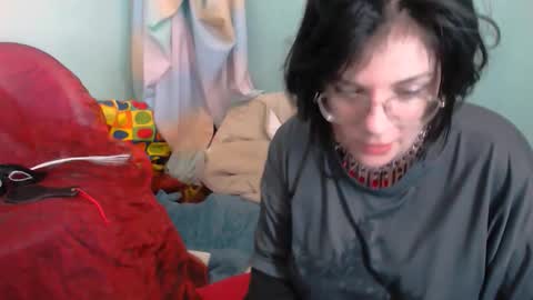 Snapshot of everly_rays chatting on December 2025 05:28:02 PM Everly online show from December 2025 05:28:02 PM