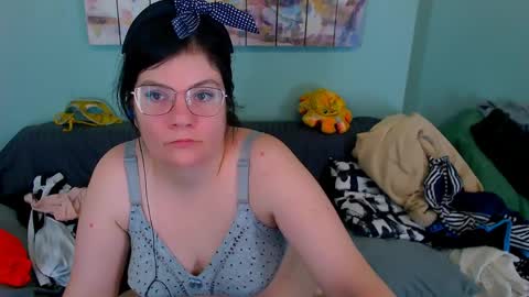 Everly online show from April 2026 12:27:02 PM