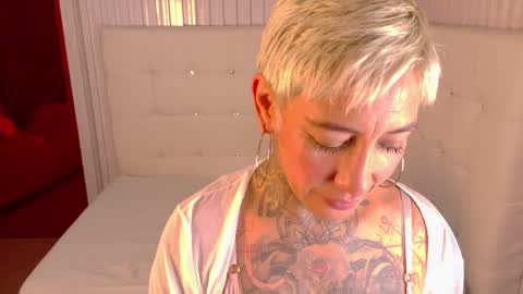 everlyn_sexx online show from March 2026 01:44:02 PM