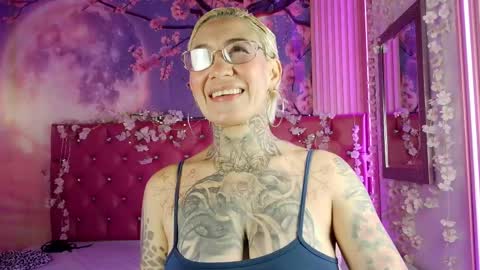 everlyn_sexx online show from April 2026 02:54:02 PM