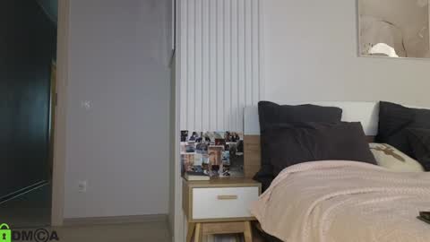 evi_woow online show from February 2025 06:49:02 PM