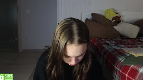 evi_woow online show from November 2025 06:01:02 PM