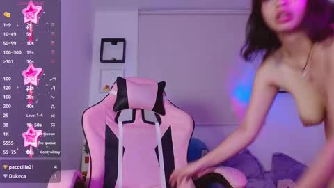 Evie Cloud online show from December 2024 05:45:01 AM