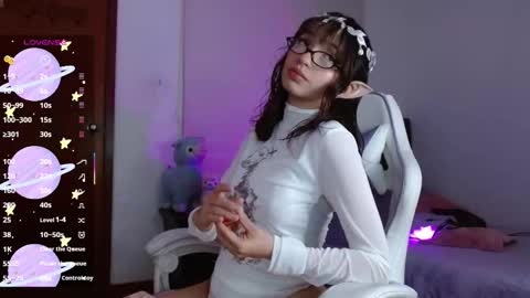 Evie Cloud online show from November 2025 04:33:01 AM