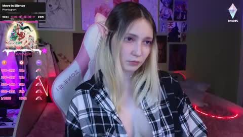 Evie online show from December 2024 01:01:02 AM