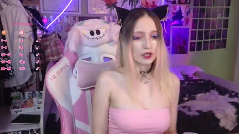 Evie online show from February 2025 09:04:02 PM