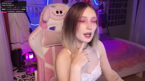 Evie online show from October 2025 08:55:02 PM