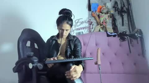 Snapshot of evil_sammy chatting on November 2025 09:41:02 PM Mistress Sammy online show from November 2025 09:41:02 PM