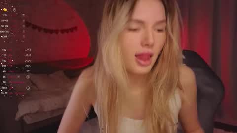 Evelyn online show from November 2025 11:16:02 AM