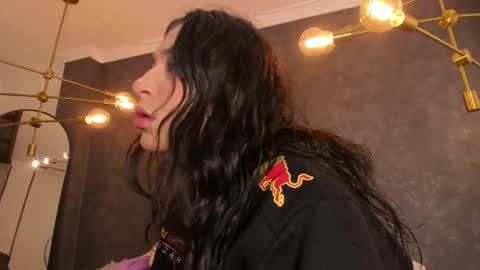 Snapshot of evolette_angels chatting on November 2025 06:08:01 PM EVOLETTE ANGELS online show from November 2025 06:08:01 PM