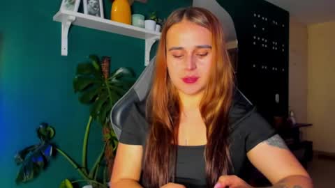 Snapshot of evy_orange1 chatting on June 2026 01:30:02 AM EVY online show from June 2026 01:30:02 AM
