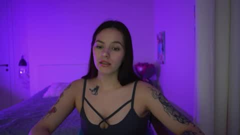 ewelynscott online show from November 2025 12:48:02 PM