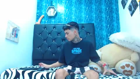 Snapshot of exotichot_couple chatting on February 2025 09:05:02 PM exotichot_couple online show from February 2025 09:05:02 PM