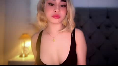Snapshot of expensivets_chloe chatting on May 2026 10:28:02 PM chloee online show from May 2026 10:28:02 PM