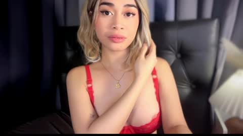 Snapshot of expensivets_chloe chatting on June 2026 02:01:01 AM chloee online show from June 2026 02:01:01 AM