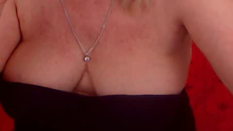 Snapshot of experiencedalana chatting on January 2025 01:54:01 AM Alana online show from January 2025 01:54:01 AM