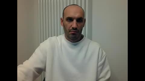 Snapshot of extr0 chatting on November 2025 11:07:02 PM Extro online show from November 2025 11:07:02 PM