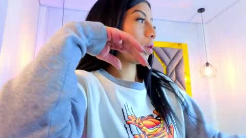 Snapshot of ey_im_simone_ chatting on May 2026 12:11:02 PM online show from May 2026 12:11:02 PM
