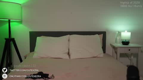 Snapshot of ezra chatting on March 2025 09:00:02 PM Ezra online show from March 2025 09:00:02 PM