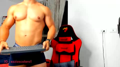 Ezzio Scolaro online show from November 2025 01:05:01 AM