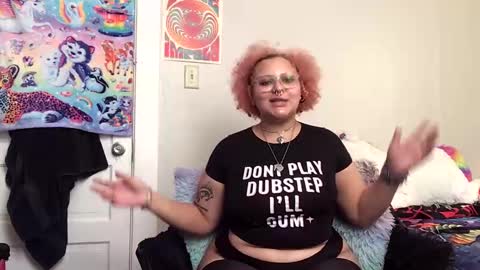 Snapshot of faemami chatting on September 2025 08:03:01 PM FaeBae online show from September 2025 08:03:01 PM