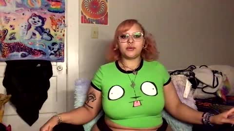 Snapshot of faemami chatting on October 2025 05:13:01 AM FaeBae online show from October 2025 05:13:01 AM