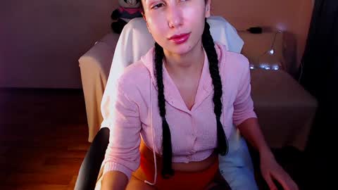 Snapshot of fairy_elli_hot chatting on December 2024 01:44:01 PM Elli online show from December 2024 01:44:01 PM