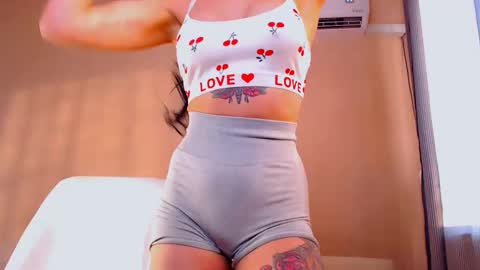 Snapshot of fairy_elli_hot chatting on December 2025 12:44:02 PM Elli online show from December 2025 12:44:02 PM