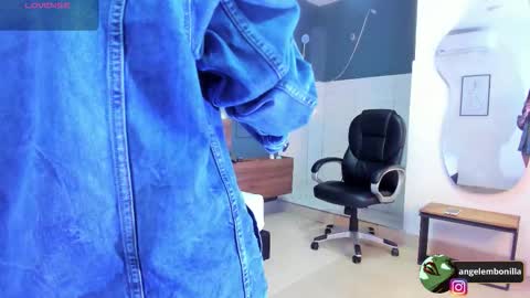 Snapshot of fallen_angel999888 chatting on November 2025 12:05:01 PM Angel online show from November 2025 12:05:01 PM