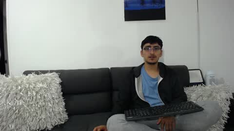 Snapshot of fallgays chatting on December 2024 01:47:01 AM FallGays online show from December 2024 01:47:01 AM