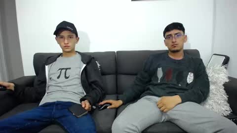 Snapshot of fallgays chatting on December 2024 01:28:01 AM FallGays online show from December 2024 01:28:01 AM