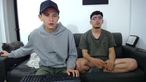 Snapshot of fallgays chatting on December 2024 04:56:02 AM FallGays online show from December 2024 04:56:02 AM