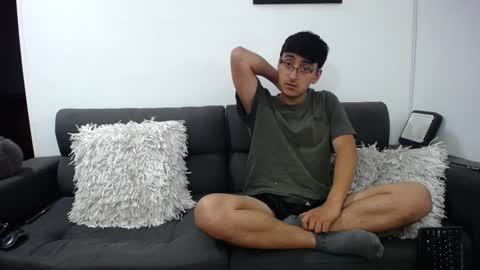 Snapshot of fallgays chatting on January 2025 02:10:01 AM FallGays online show from January 2025 02:10:01 AM