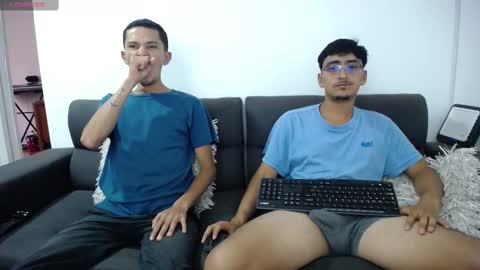 Snapshot of fallgays chatting on February 2025 09:27:02 PM FallGays online show from February 2025 09:27:02 PM