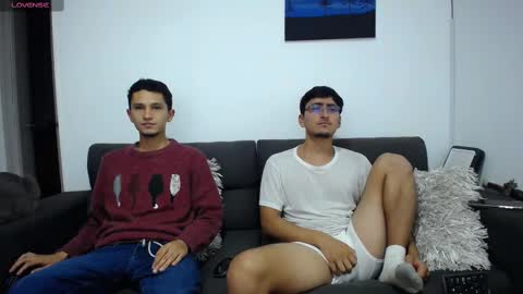 Snapshot of fallgays chatting on March 2025 01:35:02 AM FallGays online show from March 2025 01:35:02 AM