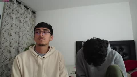 Snapshot of fallgays chatting on October 2025 11:35:01 PM FallGays online show from October 2025 11:35:01 PM