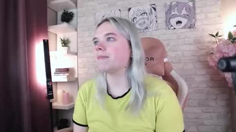 Snapshot of fancybella chatting on November 2025 09:42:02 AM Bella online show from November 2025 09:42:02 AM