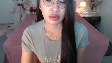 Snapshot of fancylaylaxx chatting on December 2024 02:22:02 PM Layla online show from December 2024 02:22:02 PM