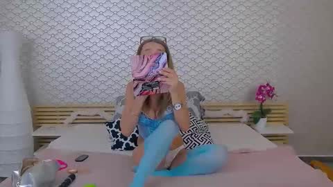 Fannie online show from March 2026 04:02:02 AM